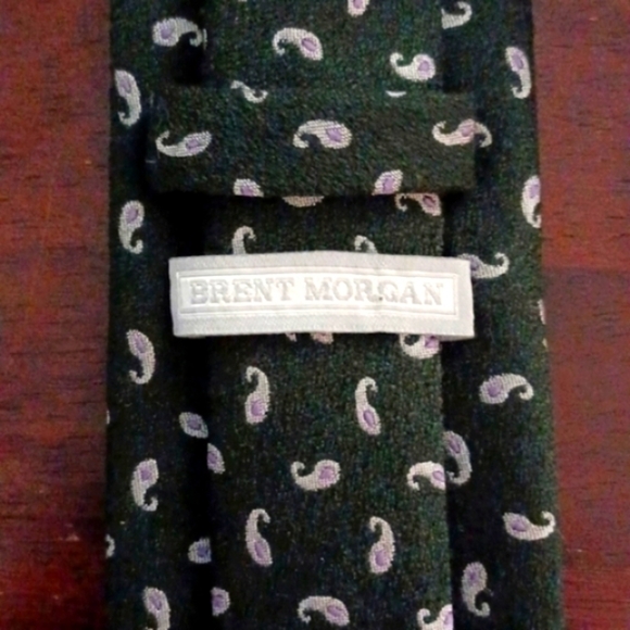 𝅺BRENT MORGAN Vintage Dark Green w/ Silver Paisley Wool Tie - Picture 2 of 3